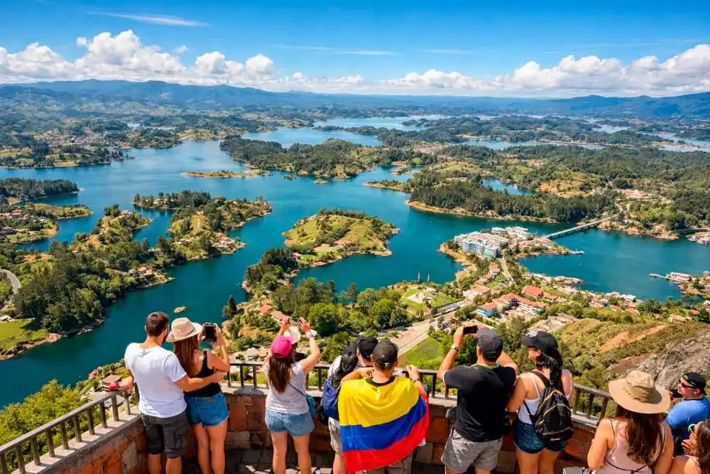 Travelers overlooking the Guatapé reservoir during a full-day tour from Medellín